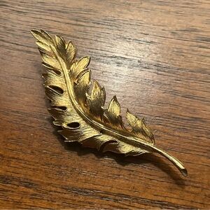 Vintage CORO 1961 Gold Tone Modernist LEAF BROOCH-NR